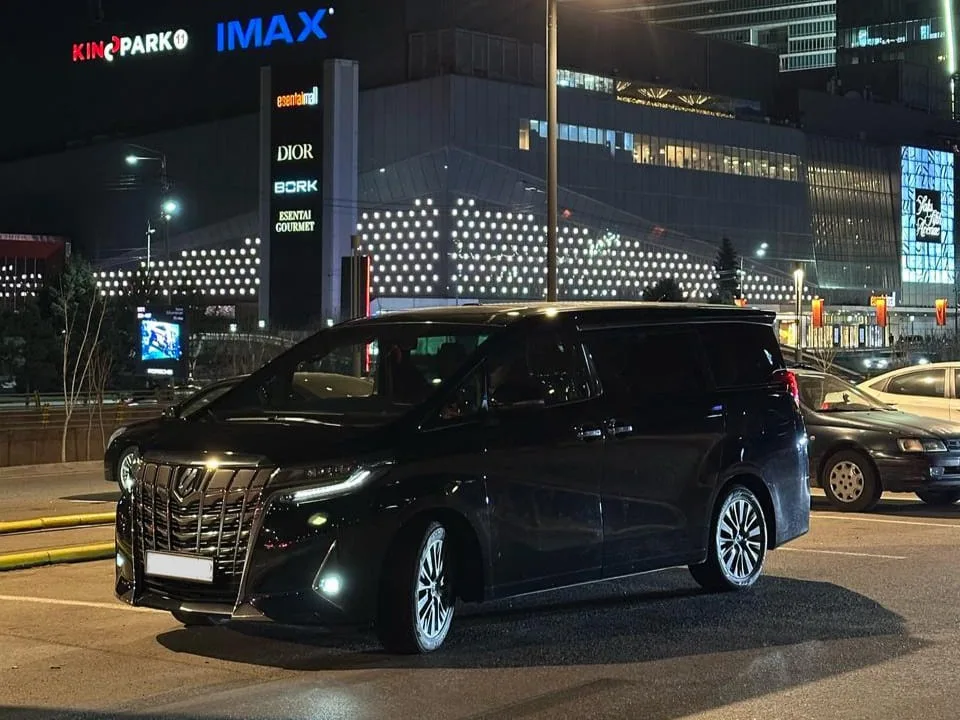 Toyota Alphard для трансфера